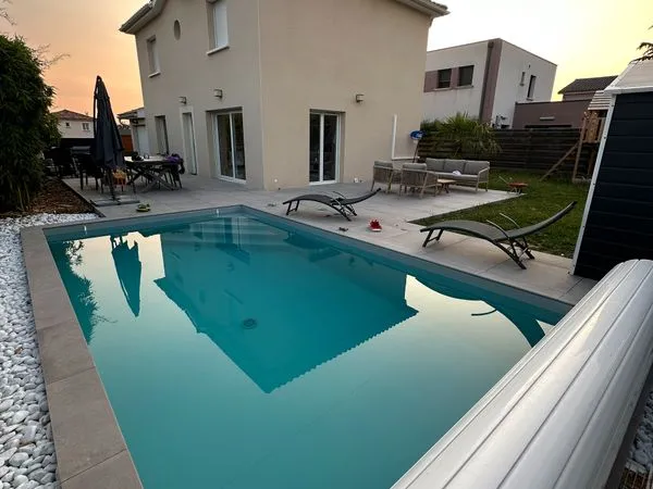Neuville-sur-Saône - Belle maison familiale 4 ch. Avec piscine et grand jardin en location