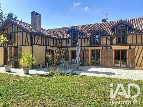 Maison 5 pièces 302 m²
