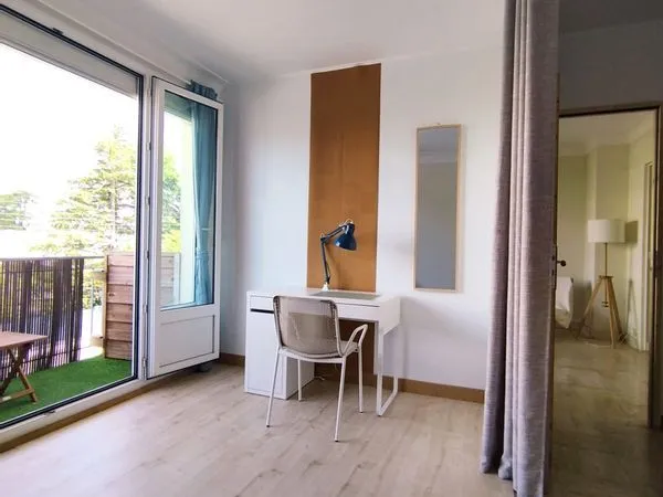Chambre 15 m² + balcon privé - Tram Beauséjour 2 min - 500 CC