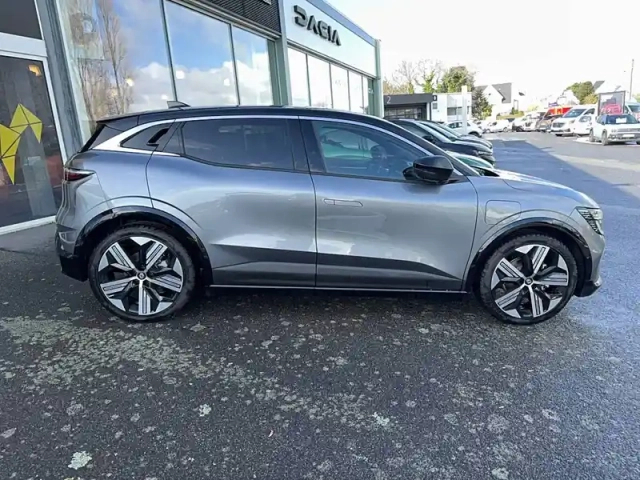 Renault Megane e-tech 220 ch autonomie confort gsr2 — photo 64