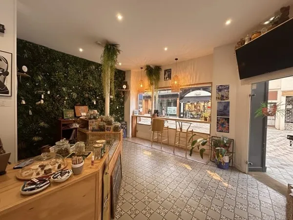 Local commercial 3 pièces 90 m²