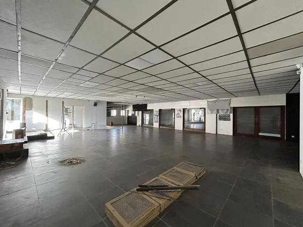 Local commercial 453 m²