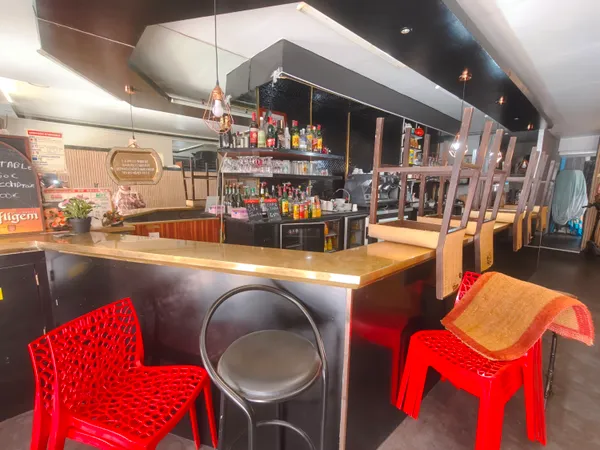 Loue local commercial - 115m²