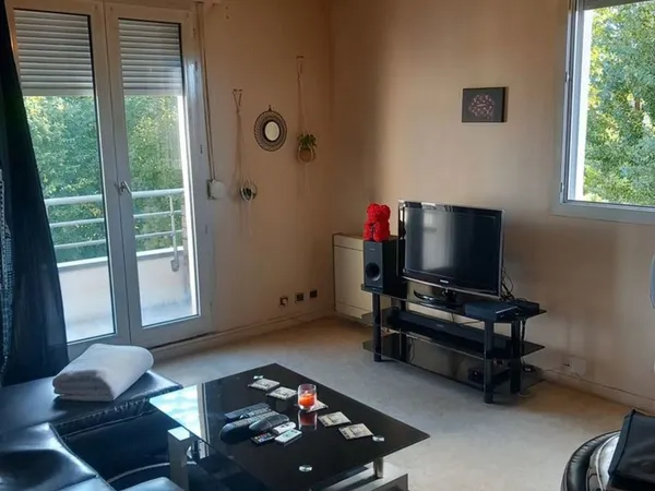 appartement T2 avec garage individuel fermé.