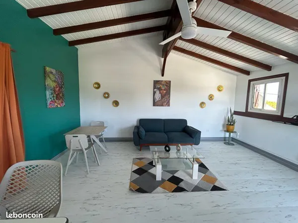 Haut de maison rénové idéal pour couple ou personne seul