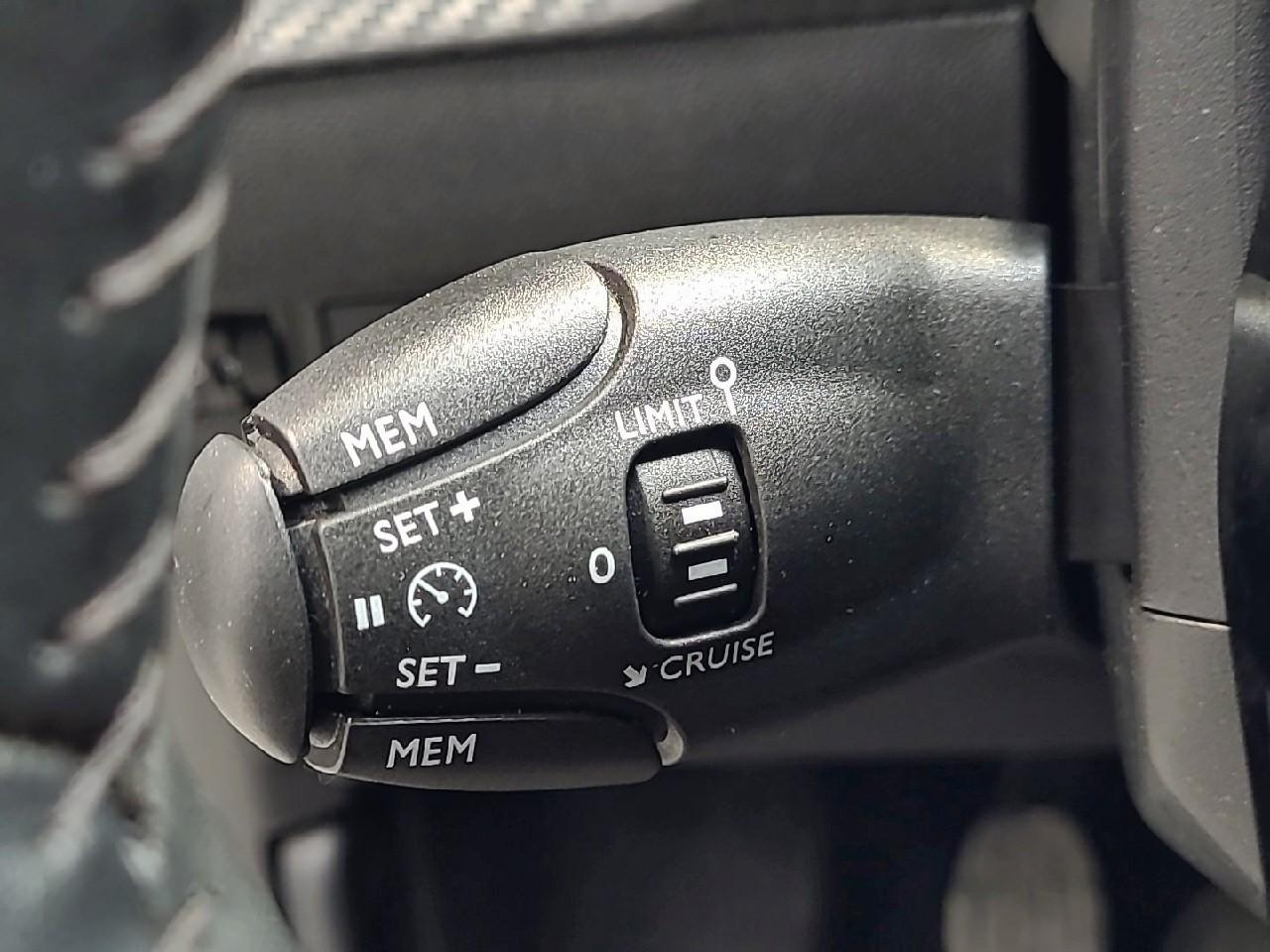 Peugeot 208 bluehdi 100 s&s bvm6 premium — photo 24