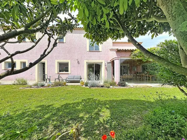 Villa 6 pièces 206 m²