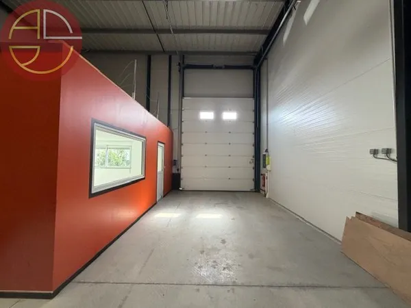 Local d’activité et entrepôt Location Plaisance-du-Touch  255m² 2050€