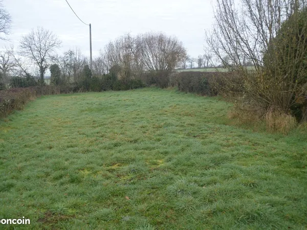 Terrain avec grange