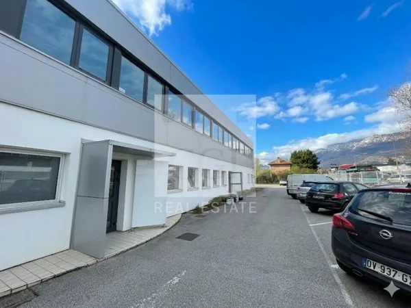 Local professionnel 142 m²