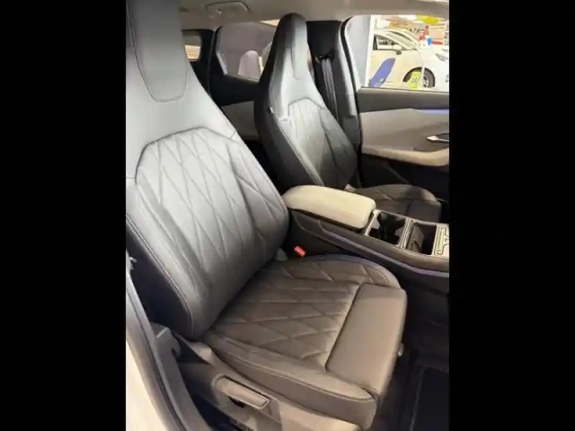 Ford Explorer 286ch extended range 79kwh pack premium rwd — photo 11