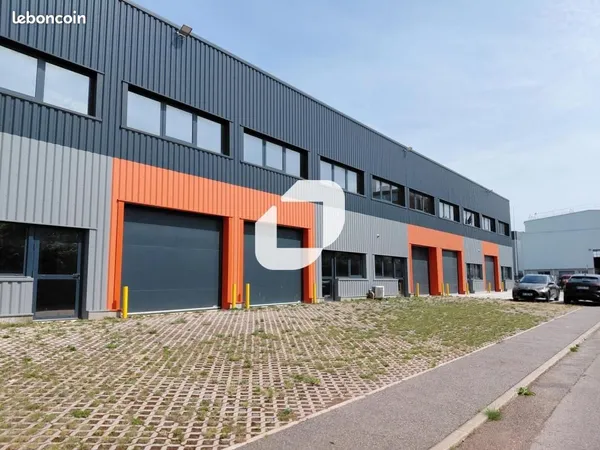 Local d'activité 1 820 m²