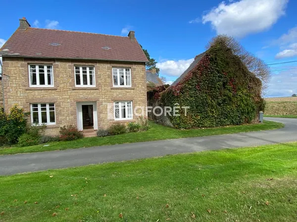 Maison avec corps de ferme Ploëzal 5 pièce(s) 110 m2