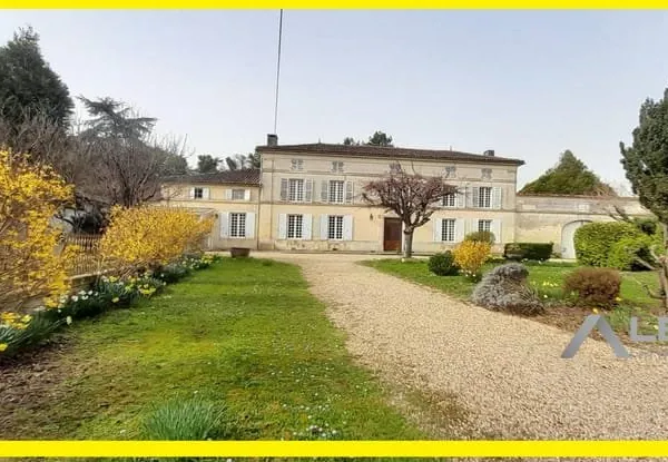 Maison 10 pièces 331 m²