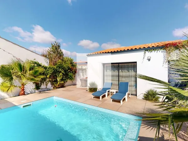 Maison Contemporaine De 137 M² Avec Piscine À Périgny