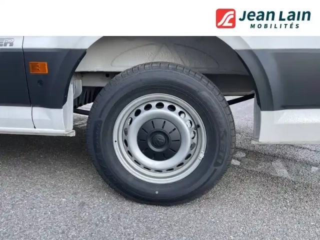Volkswagen Crafter e- van 35 l3h3 136 ch bva — photo 9