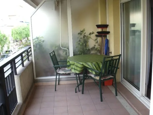 LOCATION SAISONNIÈRE - A 5 Min du Centre ville - DEUX PIECES AVEC TERRASSE