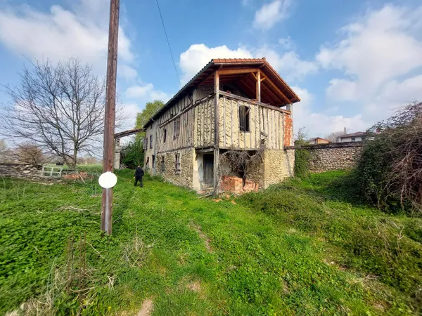 ENSEMBLE DE DEUX MAISONS À RENOVER SECTEUR "PROCHE SAINT GIRONS »