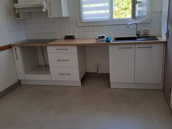 RIOM T2 avec garage . CHAUFFAGE INCLUS