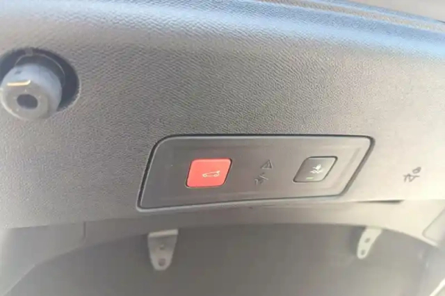 Peugeot 508 hybrid 225 e-eat8 — photo 38