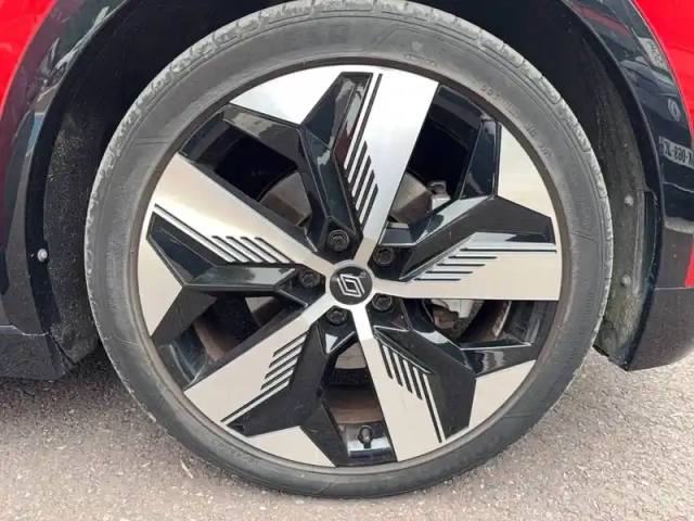 Renault Megane e-tech ev60 220 ch super charge — photo 21