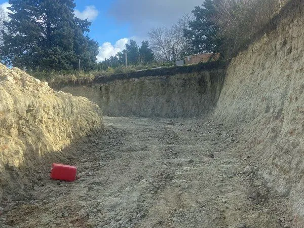 Terrain constructible 1012 m à bâtir avec au-dessus