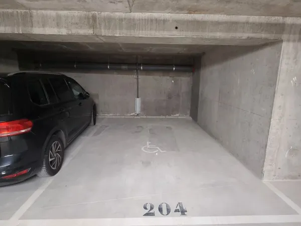 Parking grand format (normes PMR) - Location immédiate