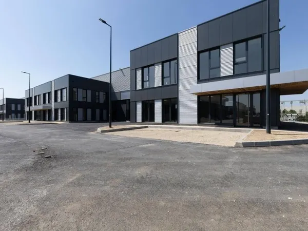 Local d'activité 2482 m²
