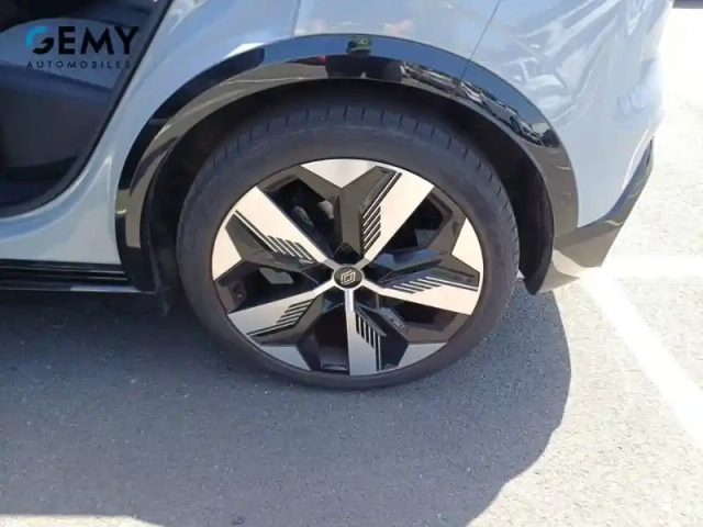 Renault Megane e-tech ev60 220 ch super charge — photo 11