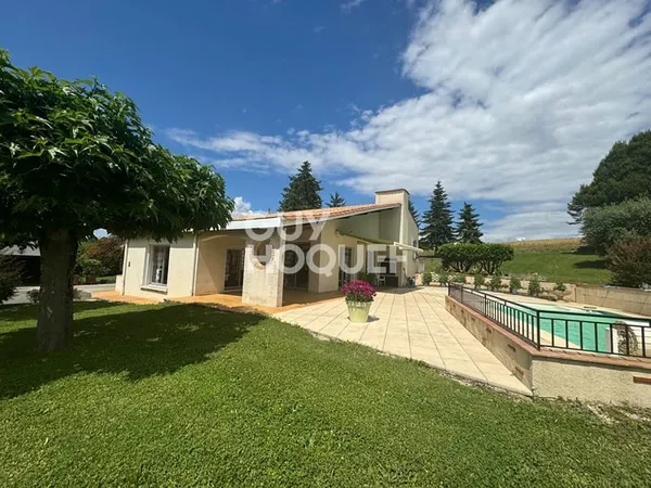 Maison d'architecte avec piscine et parc