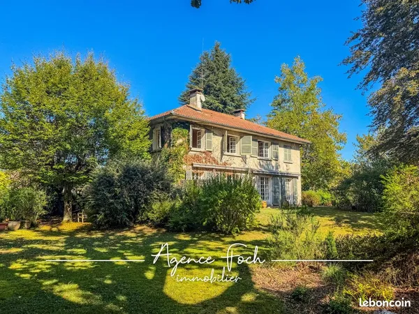 Propriété 7 pièces 211 m²
