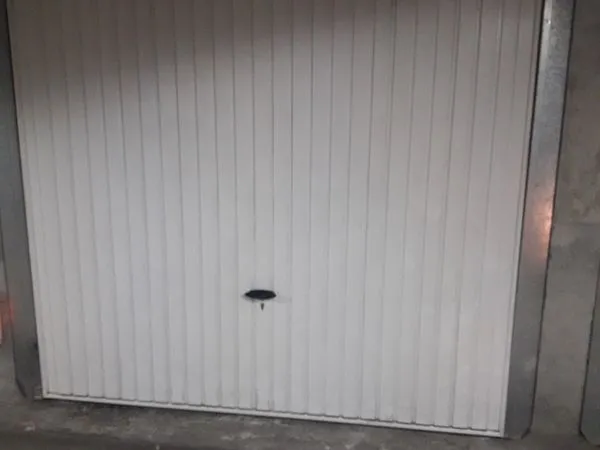 Garage fermé centre Juan