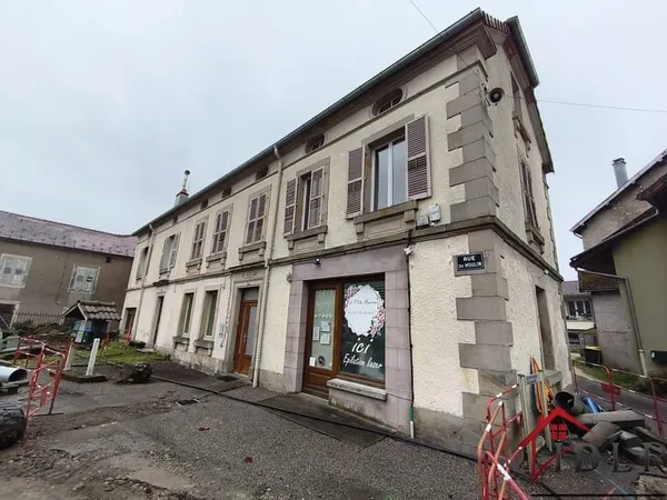 Immeuble de rapport mixte 4 appartements + 2 locaux fort pot