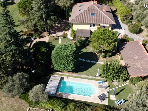 Propriété 9 pièces 265 m²