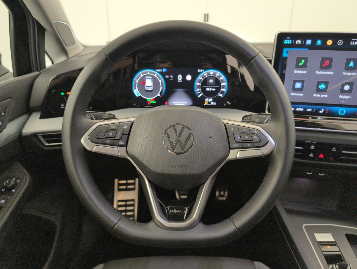 Volkswagen Golf 8 — photo 14