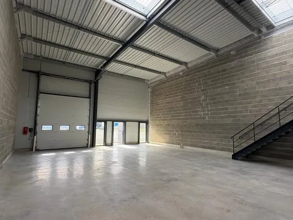 Local d'activité 328 m²