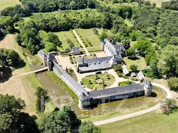 Château Renaissance ISMH et domaine de 71 hectares - Haut-Anjou