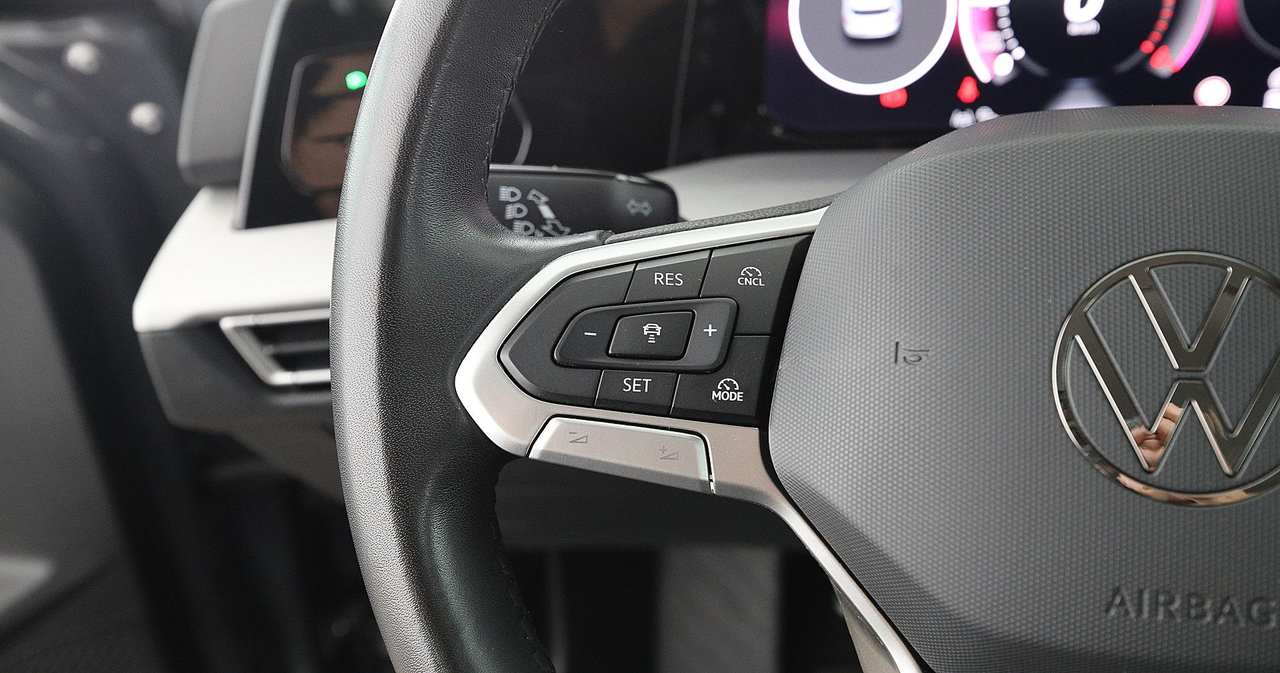 Volkswagen Golf 8 — photo 23