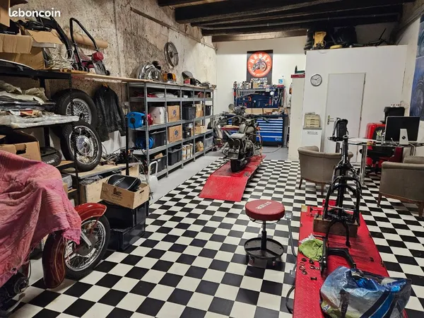 Atelier moto entièrement équipé