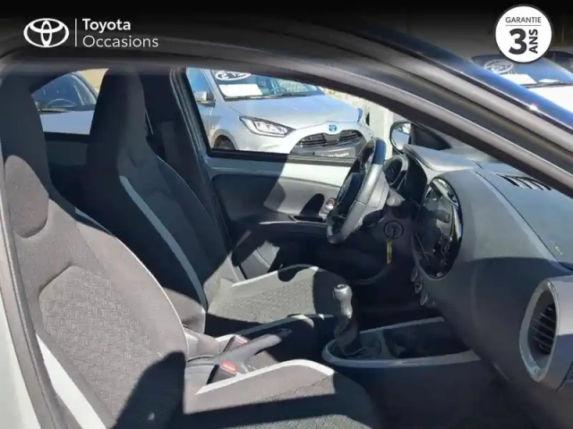 Toyota Aygo X 1.0 vvt-i 72ch design my24 — photo 6