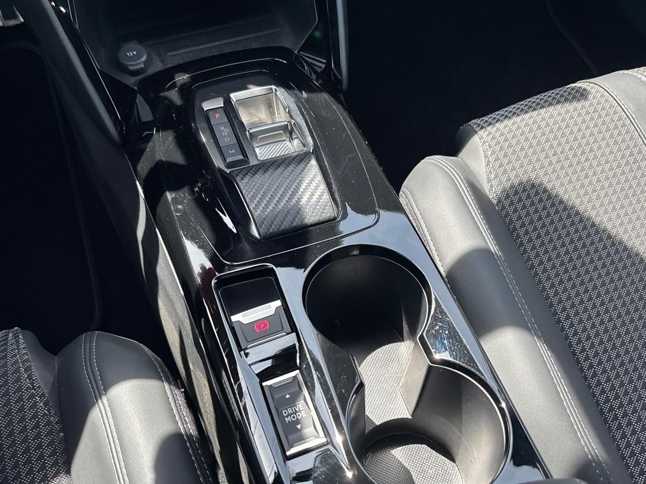Peugeot 2008 1.2 puretech 130ch s&s gt eat8 — photo 22