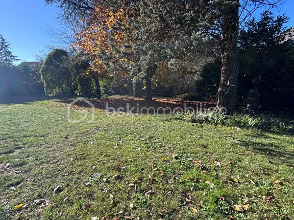 Terrain 661 m²