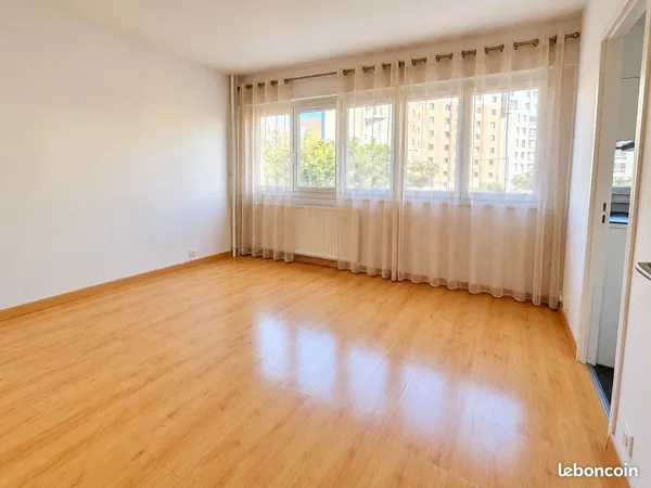Studio 1 pièce 27 m²