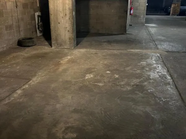 Place de parking - 75018