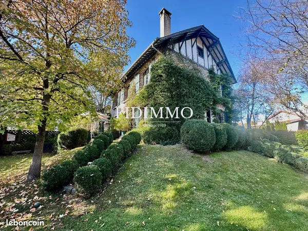 Propriété 8 pièces 196 m²