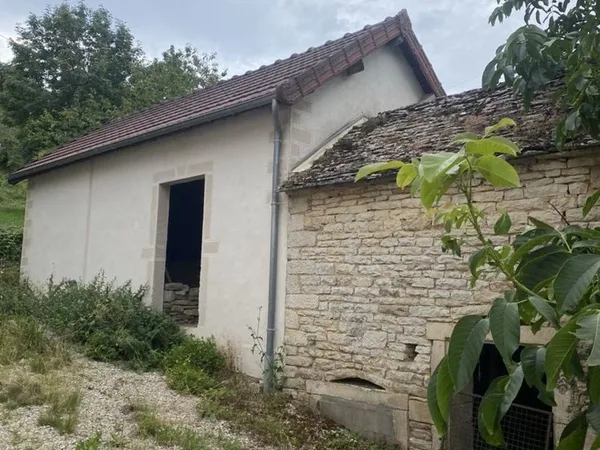 garage fermé de 41 m² situé a Grenant les Sombernon
