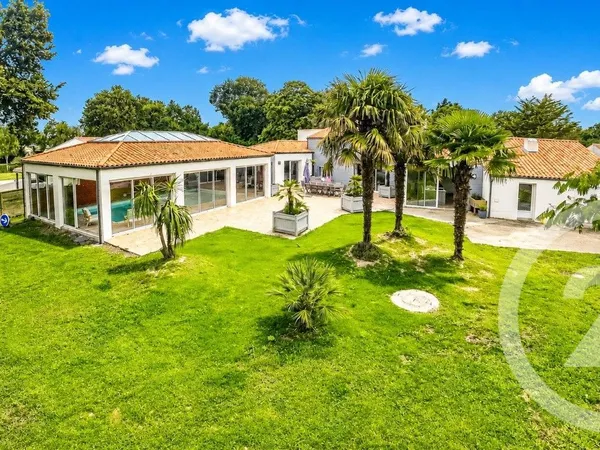 Maison 8 pièces 256 m²
