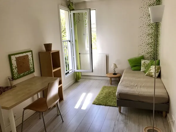 Belle chambre dans maison avec grand jardin
