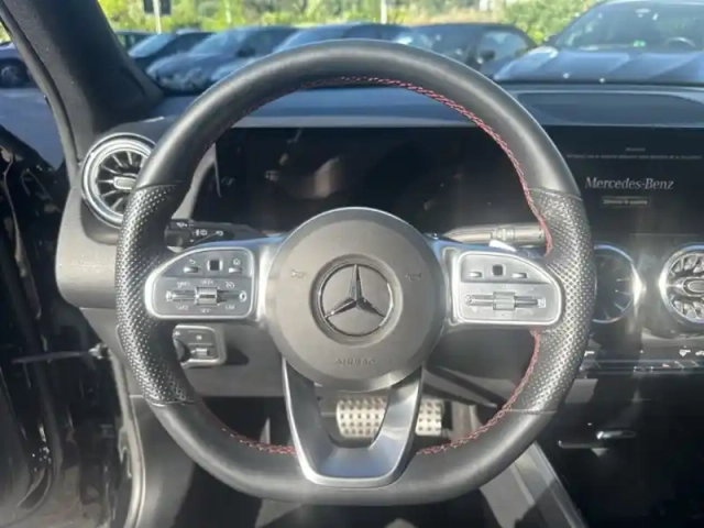 Mercedes Glb 200 d amg line — photo 17