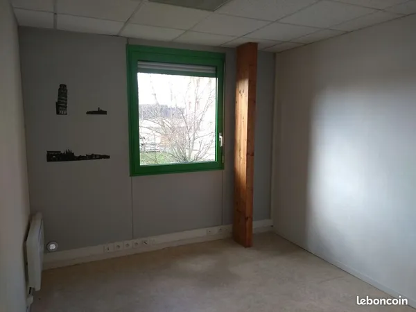Bureau 17m² - ZFU Monthéard, Le Mans - Zéro frais d'agence